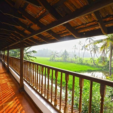 Kumarakom Heritage Resort Kottayam Exteriör bild