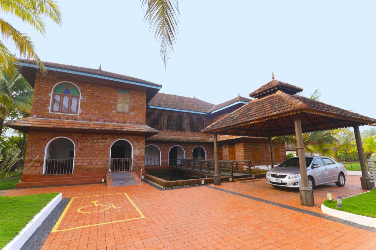 Kumarakom Heritage Resort Kottayam Exteriör bild