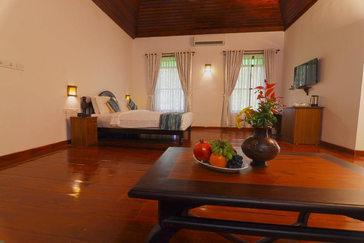 Kumarakom Heritage Resort Kottayam Exteriör bild