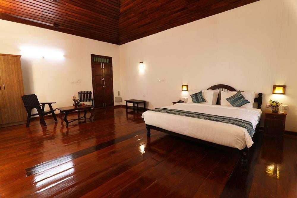 Kumarakom Heritage Resort Kottayam Exteriör bild